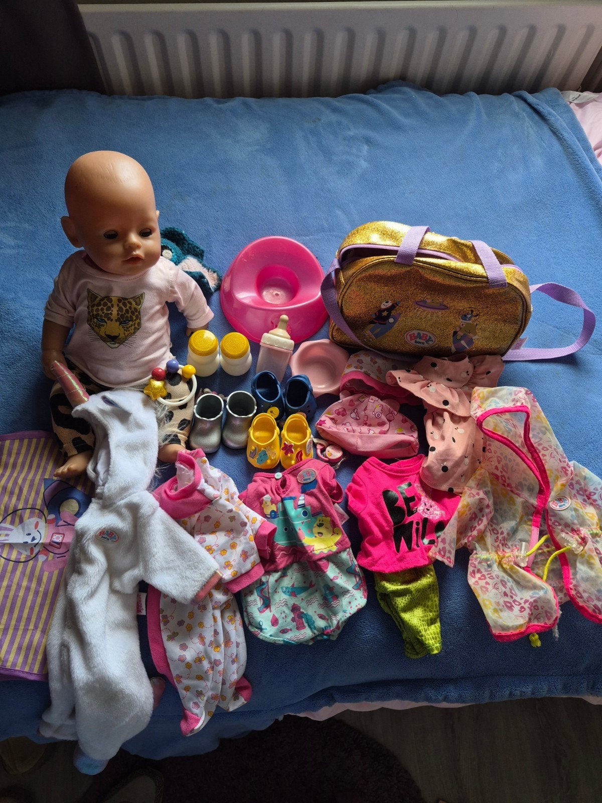 Baby Born pop met bedje, slaapzak en accessoires, Ophalen of Verzenden, Gebruikt, Babypop