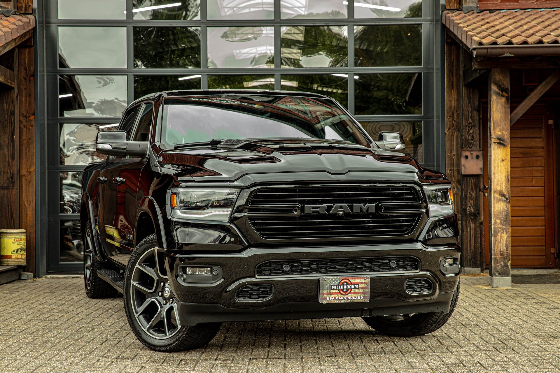 Dodge Ram 1500 Dodge ram 1500 Sport Night | pano | 360 camer, Auto's, Gebruikt, 5654 cc, 402 pk, Bedrijf