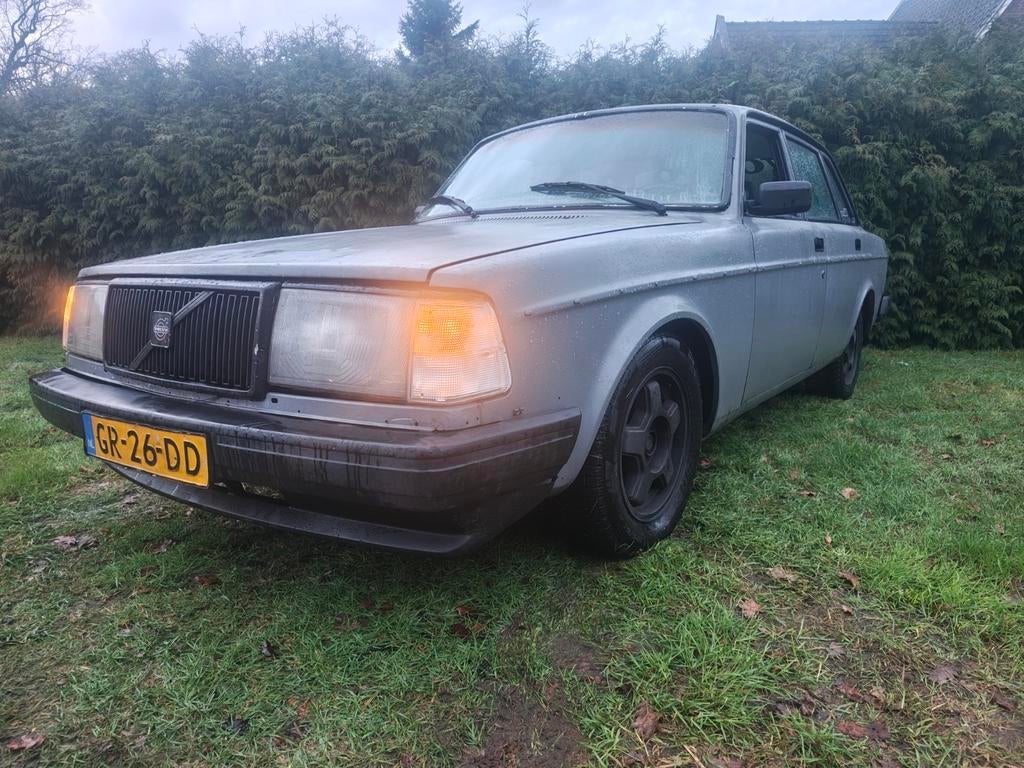 Volvo 244 met 2.8L 6 cilinder BMW motor op kenteken, Achterwielaandrijving, 2495 cc, Handgeschakeld, Grijs