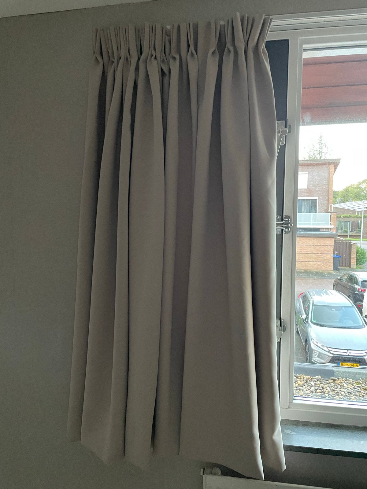 Nieuwe beige verduisterende gordijnen (2 stuks), Verduisterend, Beige, Nieuw, Ophalen of Verzenden
