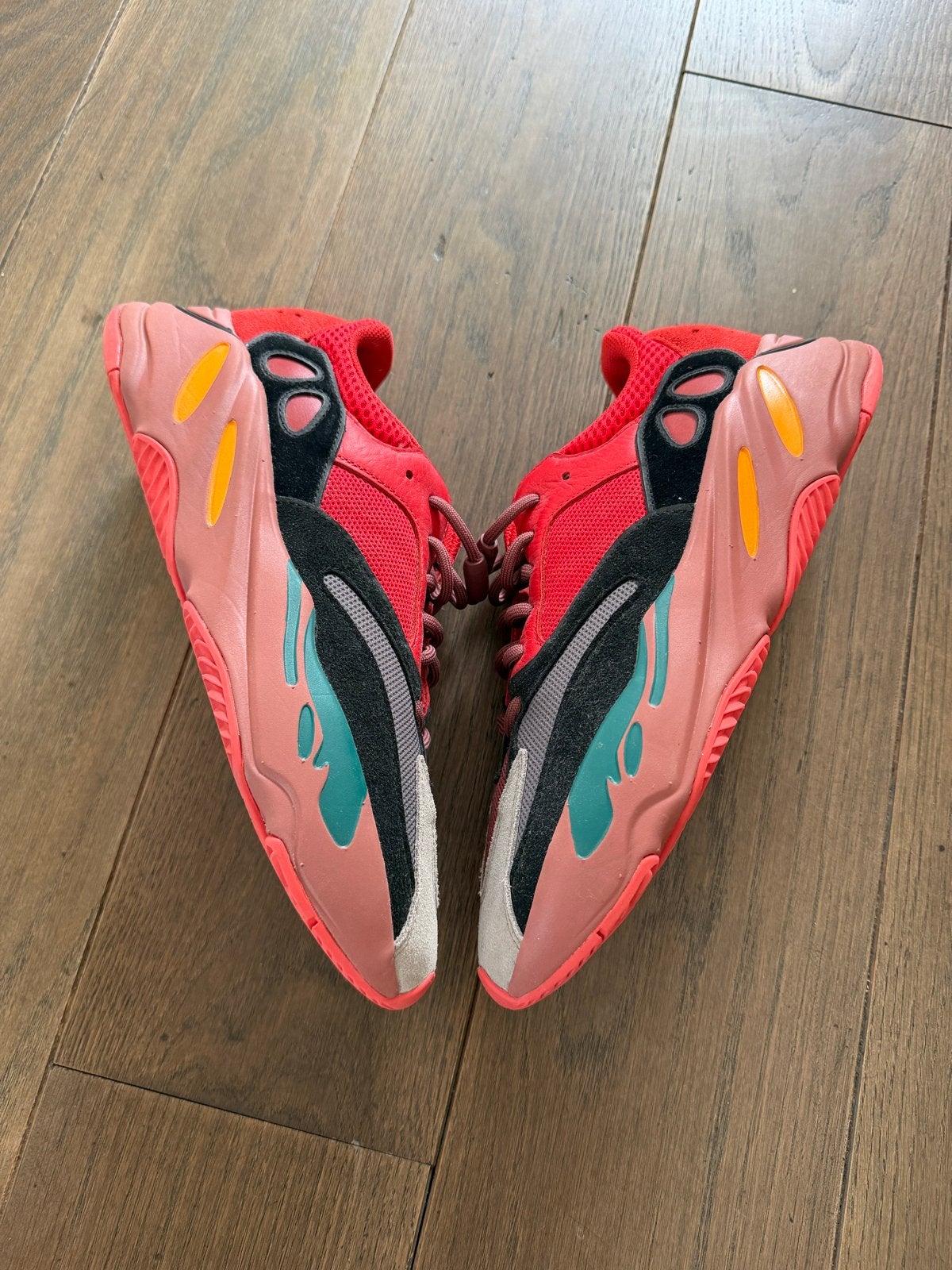 Adidas Yeezy Boost 700 'red high res' Sneakers, Kleding | Heren, Ophalen of Verzenden, Zo goed als nieuw, Overige kleuren, Sneakers of Gympen
