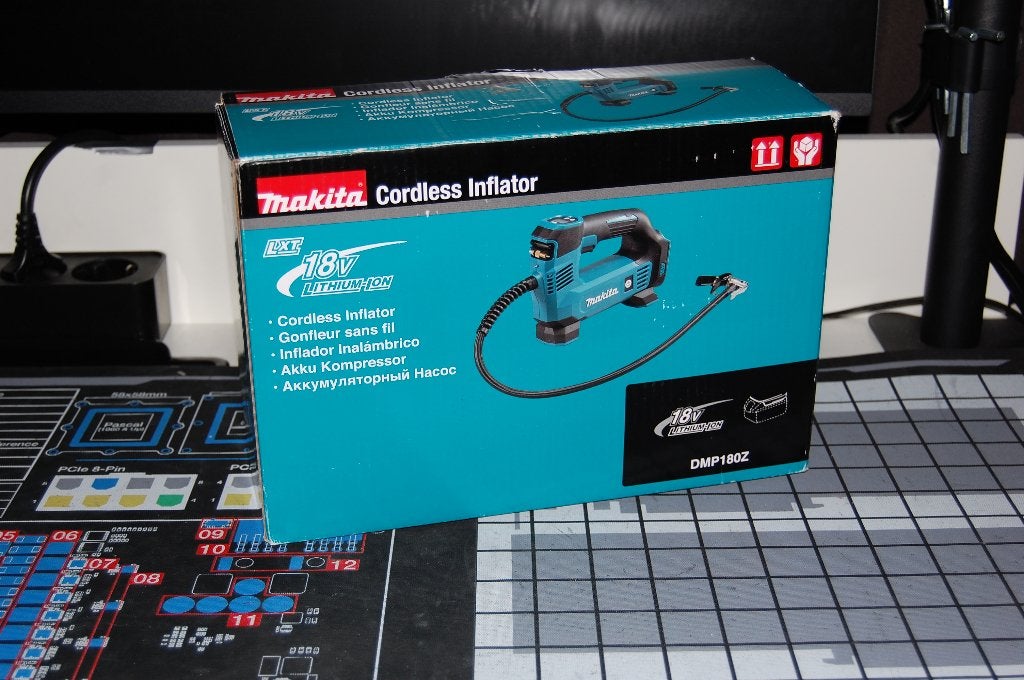 Makita DMP180Z draagbare luchtcompressor met veel extra's, Ophalen of Verzenden, Zo goed als nieuw