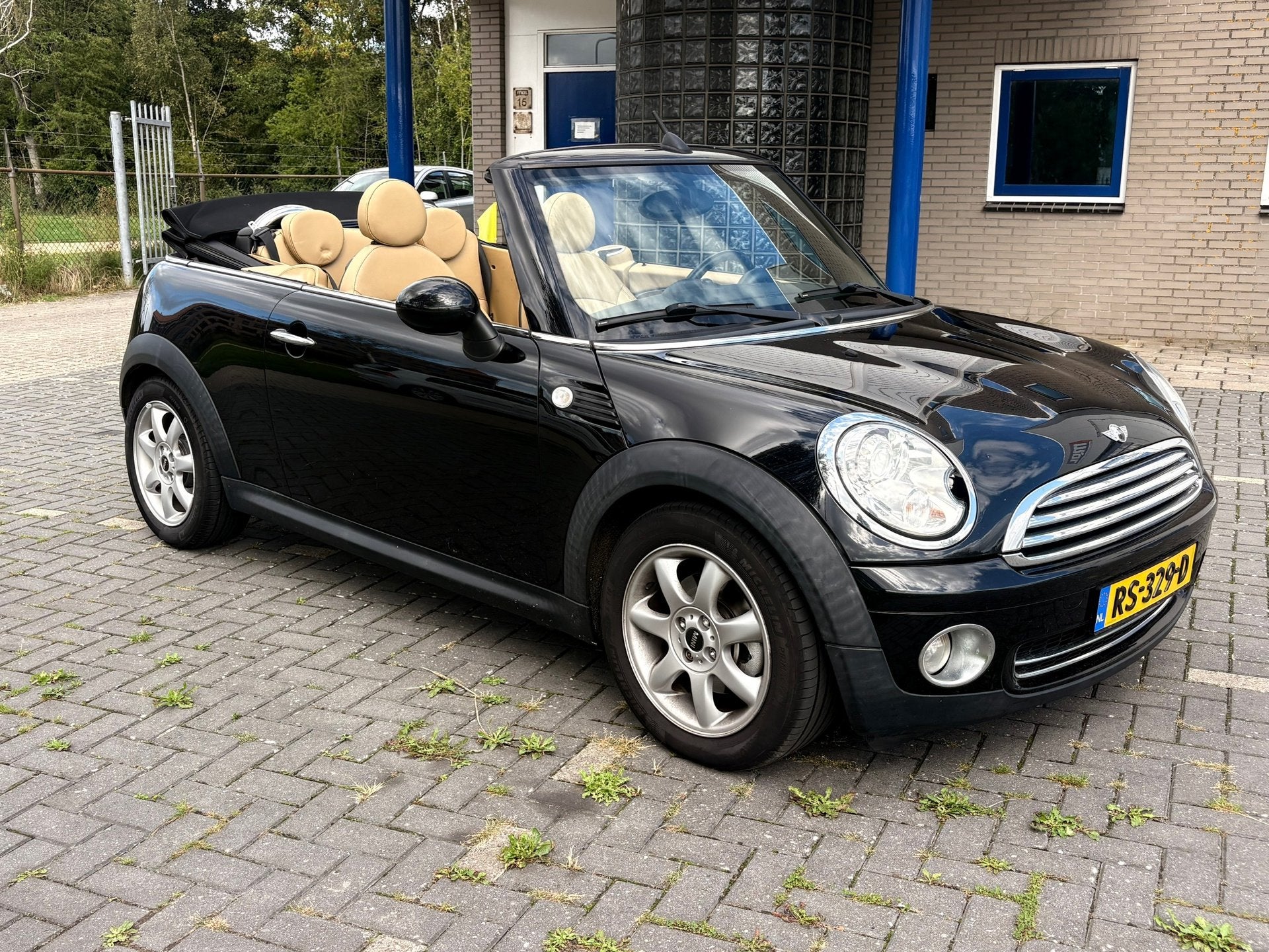 Mini Cabrio 1.6 Cooper/Leder/Stoel verw/Nieuwe Dak/Goed onde, Auto's, Voorwielaandrijving, Dealer onderhouden, Gebruikt, 4 cilinders