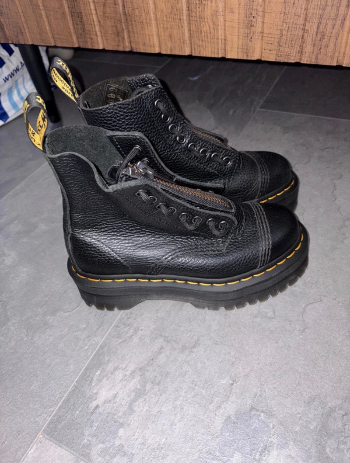 Dr martens sinclair, Ophalen of Verzenden, Zo goed als nieuw, Zwart