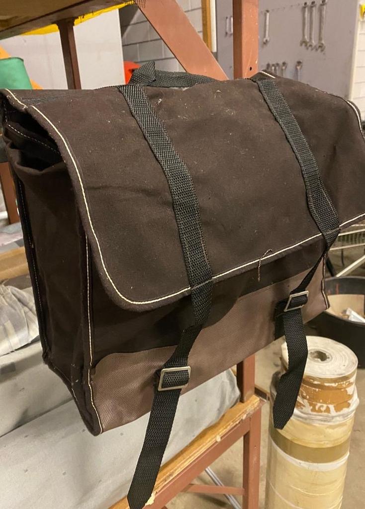Stevige bruine schoudertas / werktas, Overige merken, Gebruikt, 25 tot 40 cm, Ophalen of Verzenden