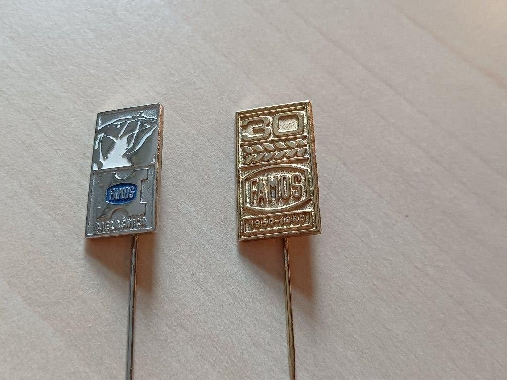 2x F A M O S, Verzenden, Gebruikt, Merk, Speldje of Pin
