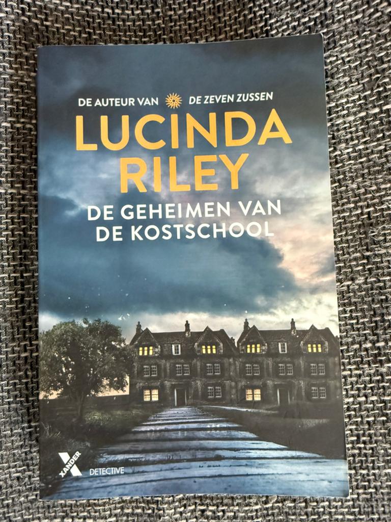 Lucinda Rileys’ Geheimen van een kostschool, Ophalen of Verzenden, Zo goed als nieuw