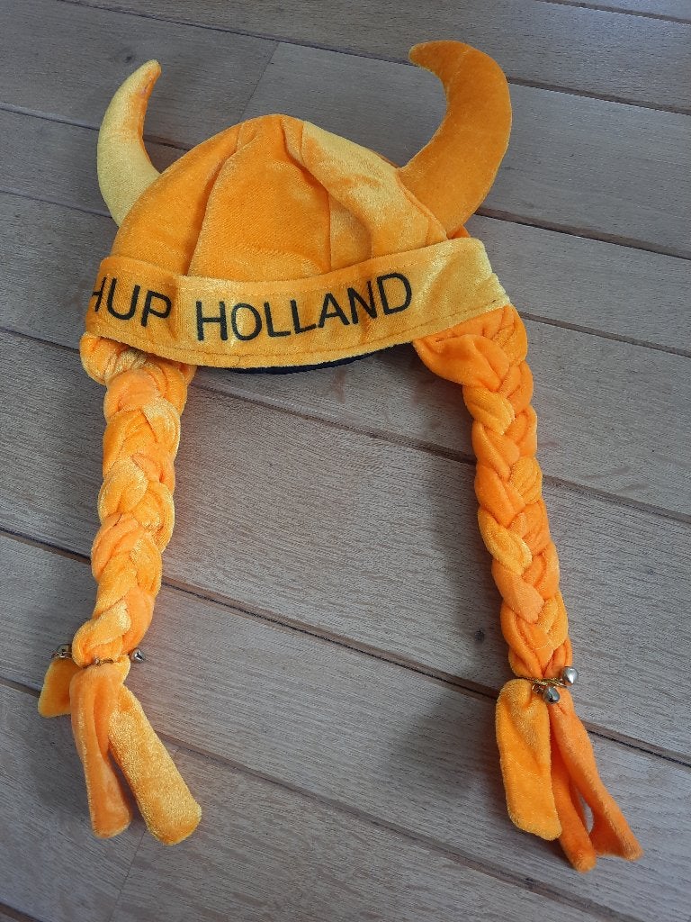 Oranje Voetbal Viking hoed met vlechten, Ophalen of Verzenden, Oranje of Koningsdag
