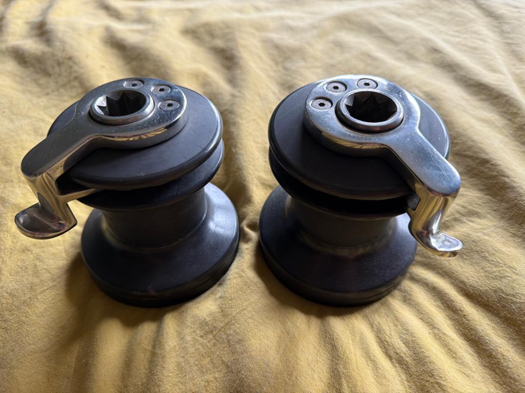 Twee defecte self-tailing lieren voor boot, Ophalen of Verzenden, Gebruikt, Overige typen