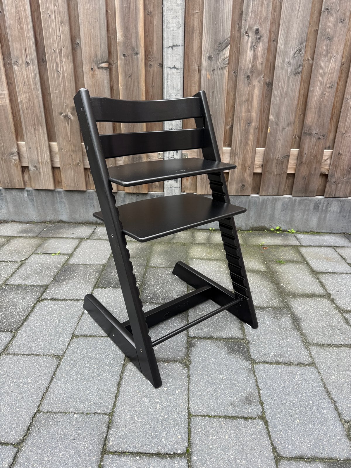 Tripp trapp zwart, Ophalen, Zo goed als nieuw, Meegroeistoel, Aanschuifbaar