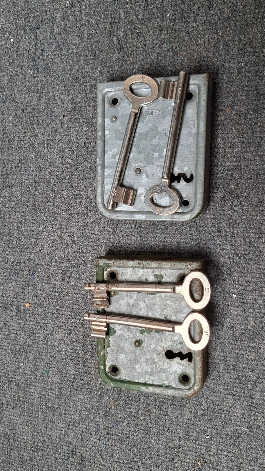 2 poortsloten, Ophalen of Verzenden, Gebruikt, IJzer, Slot