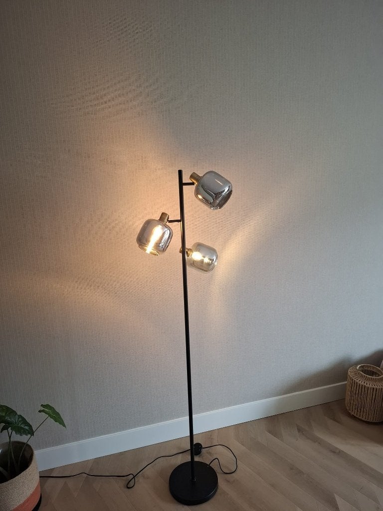 Moderne staande lamp met 3 rookglazen kappen, Ophalen, E14 (klein), Zo goed als nieuw, Glas