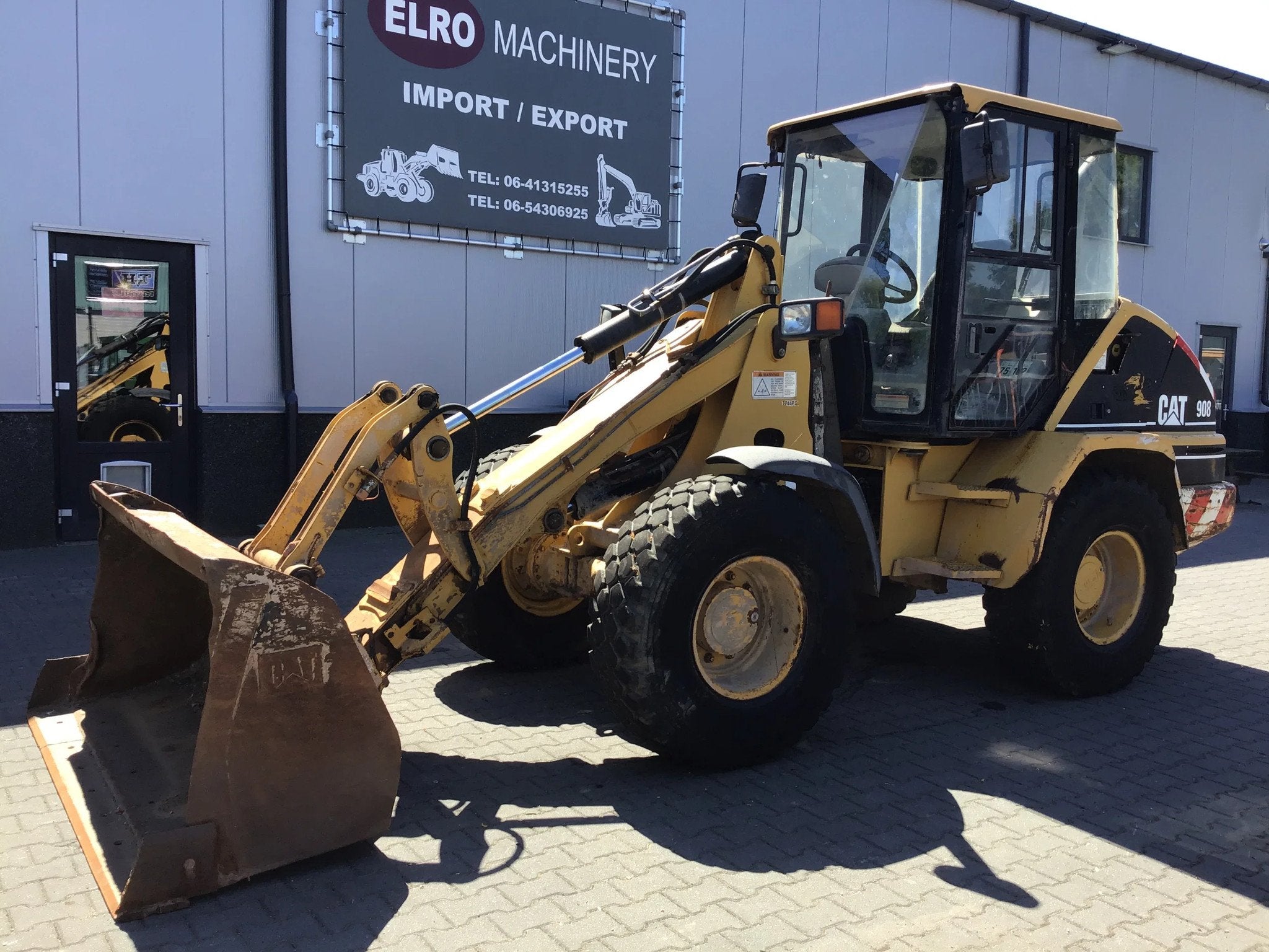 Caterpillar 908 (bj 2000), Wiellader of Shovel