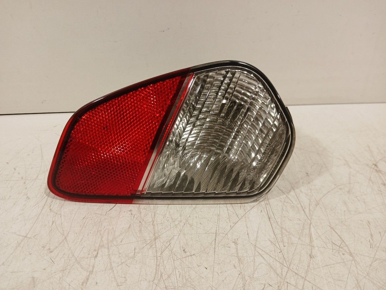 Achterlicht rechts onder Mitsubishi Outlander, Auto-onderdelen, Verlichting, Onderdelen@venauto.nl, Van der Ven Autorecycling B.V.