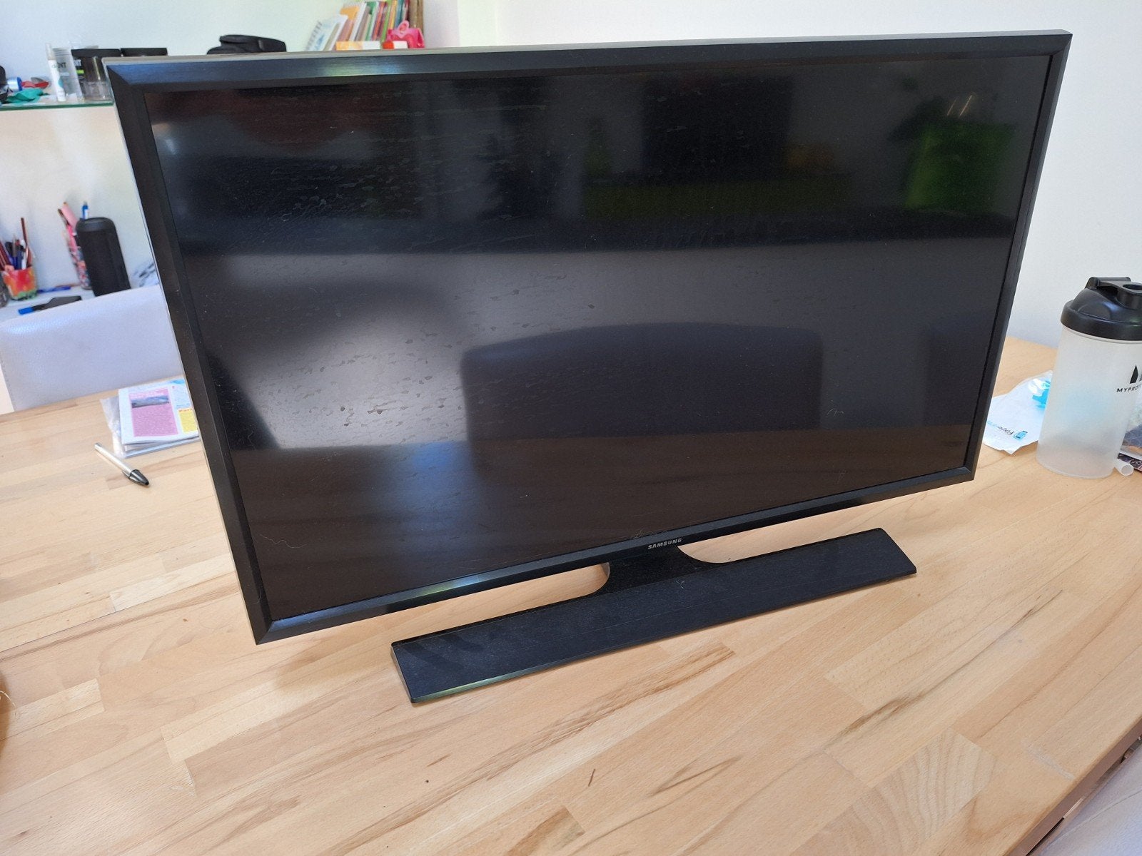 Samsung LED TV 28 inch- Gebruikt, goede staat, Ophalen, 50 Hz, HD Ready (720p), Samsung