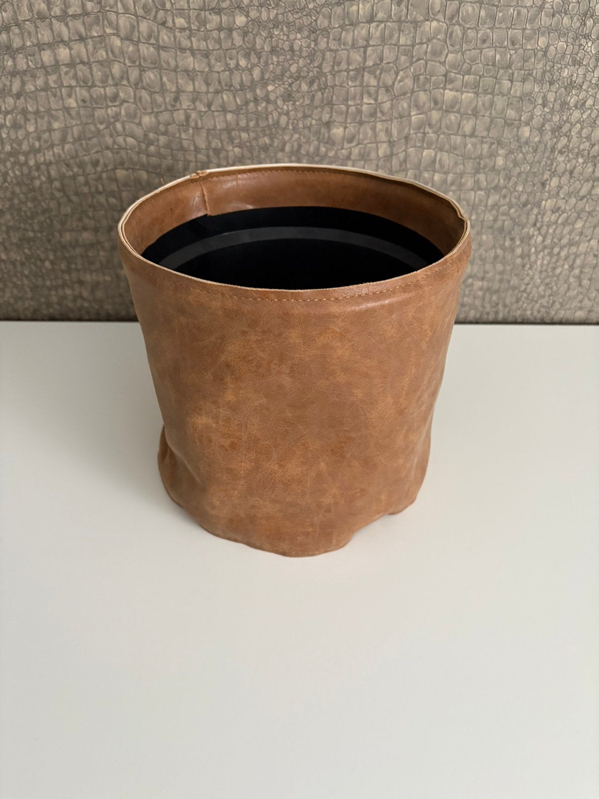 Kunstlederen bloempot h20 cm x d22 cm, Overige materialen, Rond, Binnen, Ophalen of Verzenden