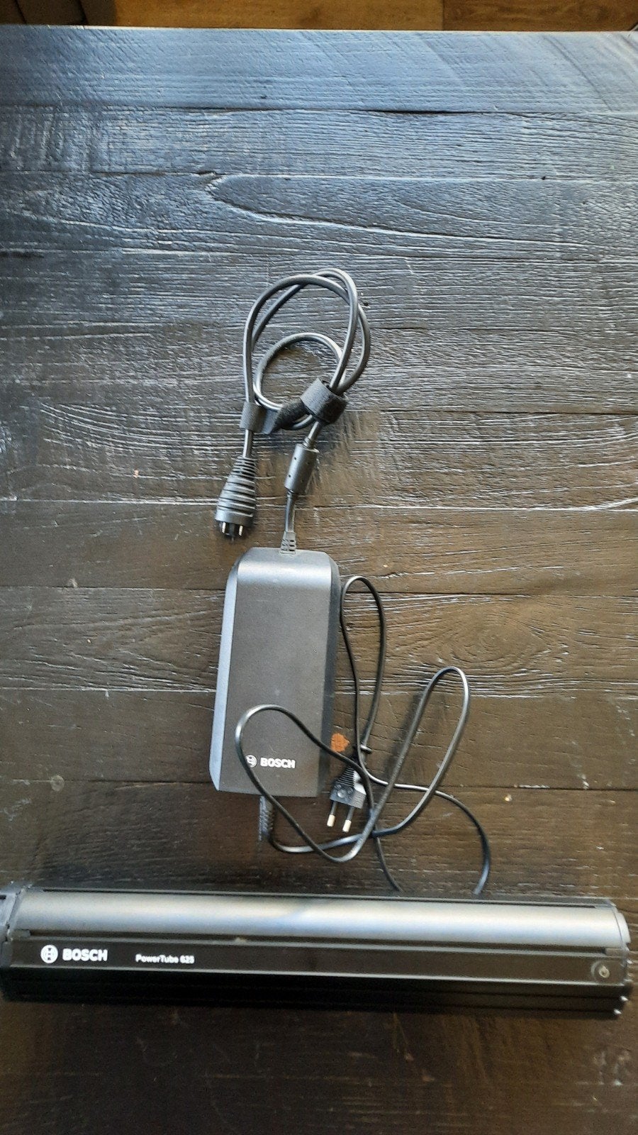 Bosch powertube 625 WH met Bosch originele oplader 4A, Fietsen en Brommers, Zo goed als nieuw