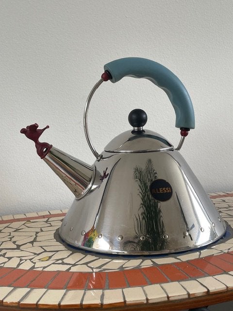 Alessi fluitketel met vogelfluitje design van Micheal Graves, Huis en Inrichting, Keuken | Keukenbenodigdheden, Gebruikt, Ophalen
