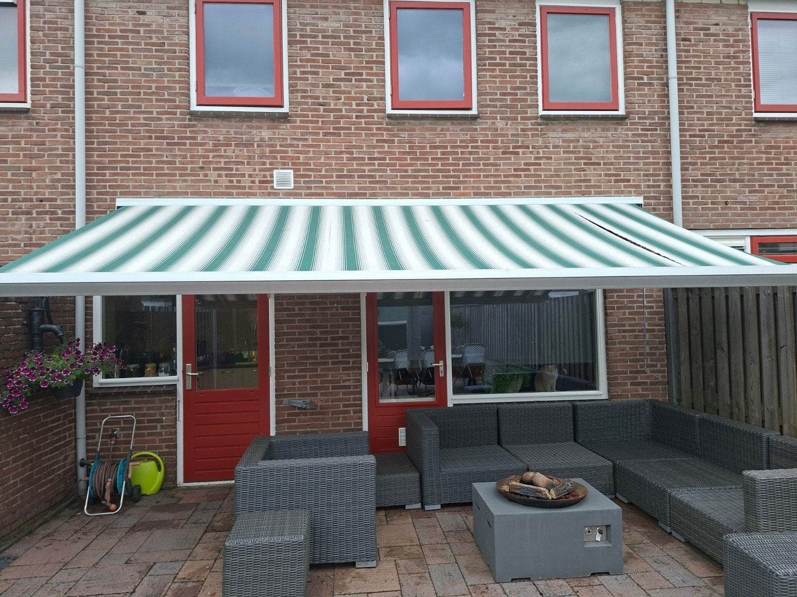 Zonnescherm handmatig 5.50m breed, doek gescheurd, Ophalen, Gebruikt, 450 cm of meer, 150 tot 300 cm