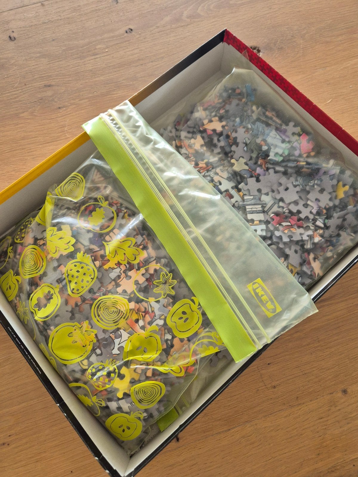 Twee Wasgij puzzels in één doos - 1000 stukjes per puzzel, Hobby en Vrije tijd, Denksport en Puzzels, Ophalen, Gebruikt