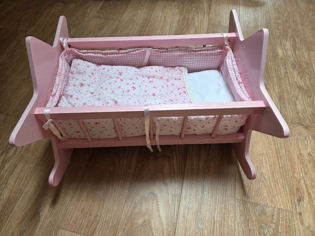 Roze houten poppenwiegje - rookvrij en huisdiervrij, Ophalen, Gebruikt