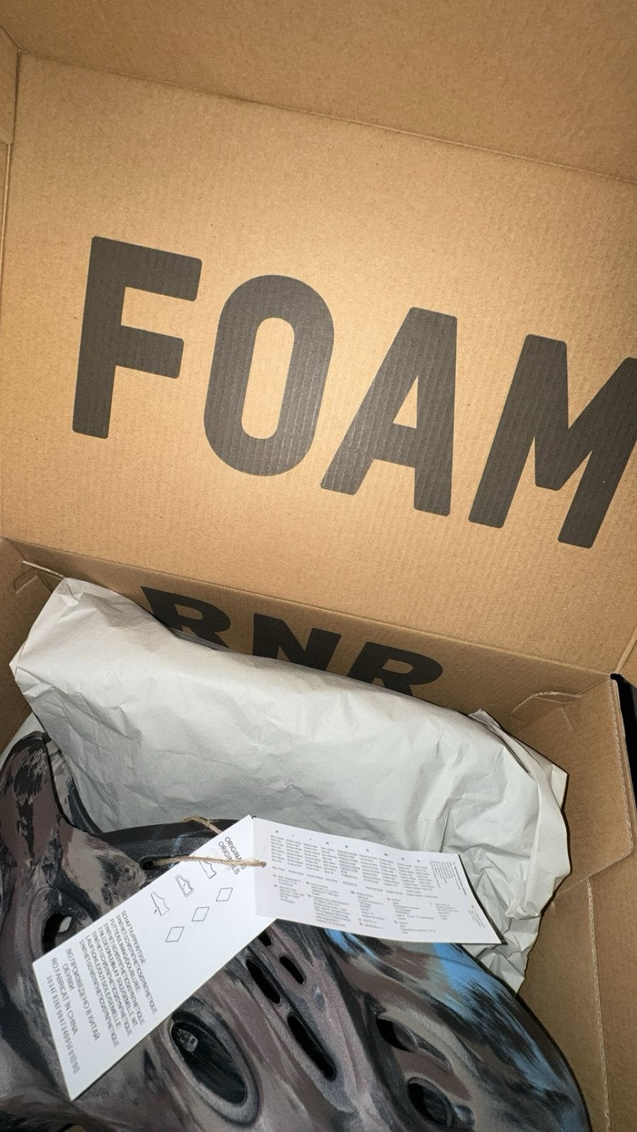 Yeezy Foam RNNR 'MX Cinder', Zwart, Nieuw, Ophalen of Verzenden, Sneakers of Gympen