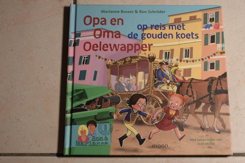 Opa en Oma Oelewapper op reis met de gouden koets, Ophalen of Verzenden, Zo goed als nieuw, Fictie algemeen, Voorleesboek