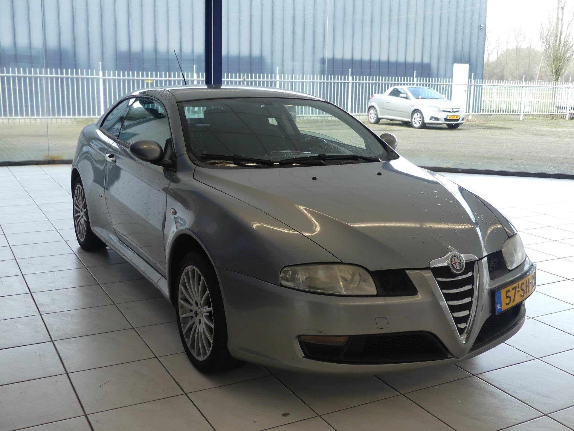 Alfa Romeo GT 2.0 JTS Distinctive Climate Control Lmv Distr., Auto's, Voorwielaandrijving, Gebruikt, 400 kg, Alcantara