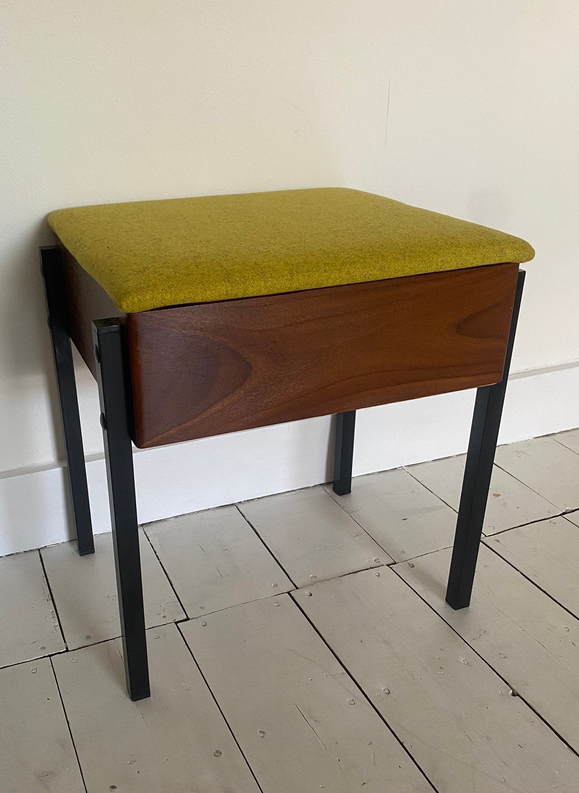 Vintage pianokruk/naaikruk met opbergruimte, Huis en Inrichting, Krukjes, Ophalen, Zo goed als nieuw, Hout
