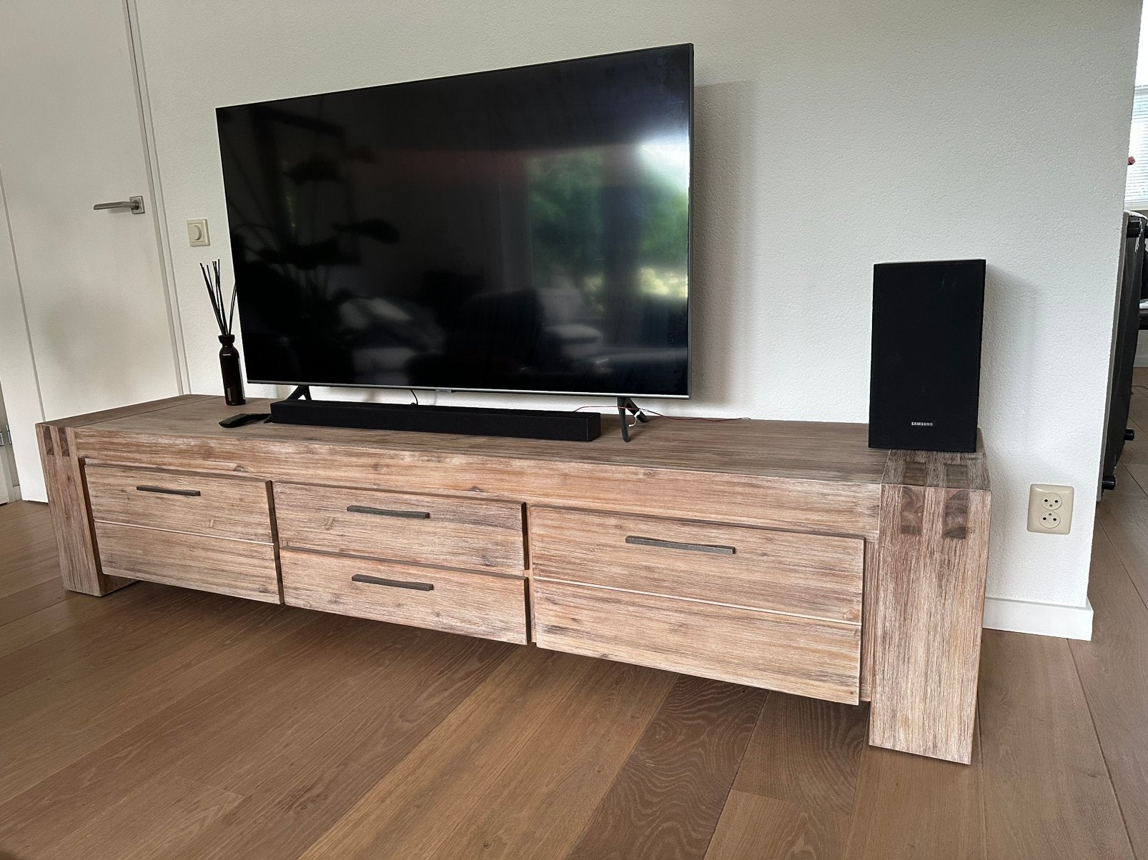 Houten televisie kast, Ophalen, Zo goed als nieuw, 200 cm of meer, Minder dan 100 cm