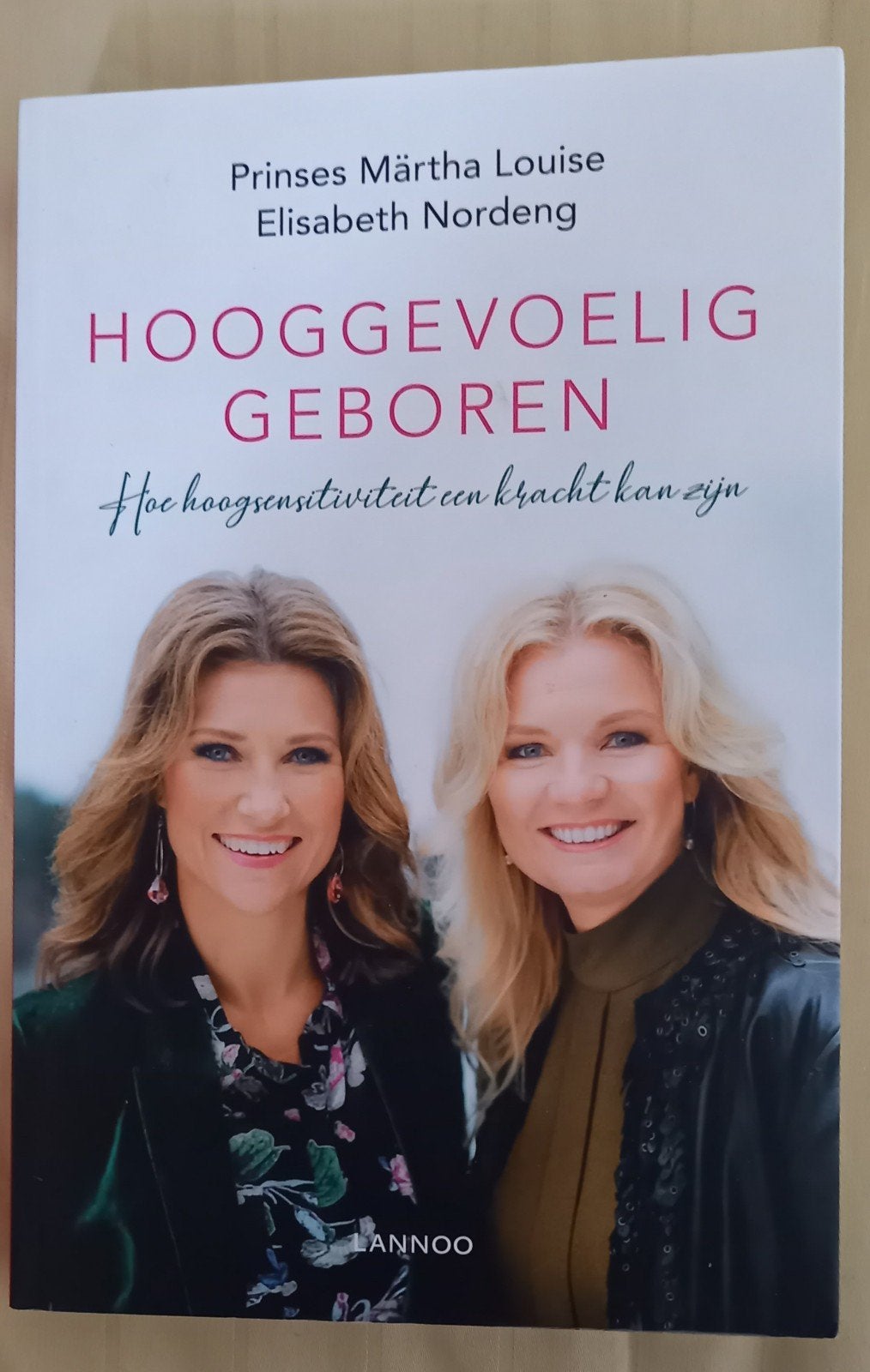 Prinses Märtha Louise Unknown - Hooggevoelig geboren, Ophalen of Verzenden, Zo goed als nieuw, Prinses Märtha Louise Unknown; Elisabeth Nordeng-Samnøy