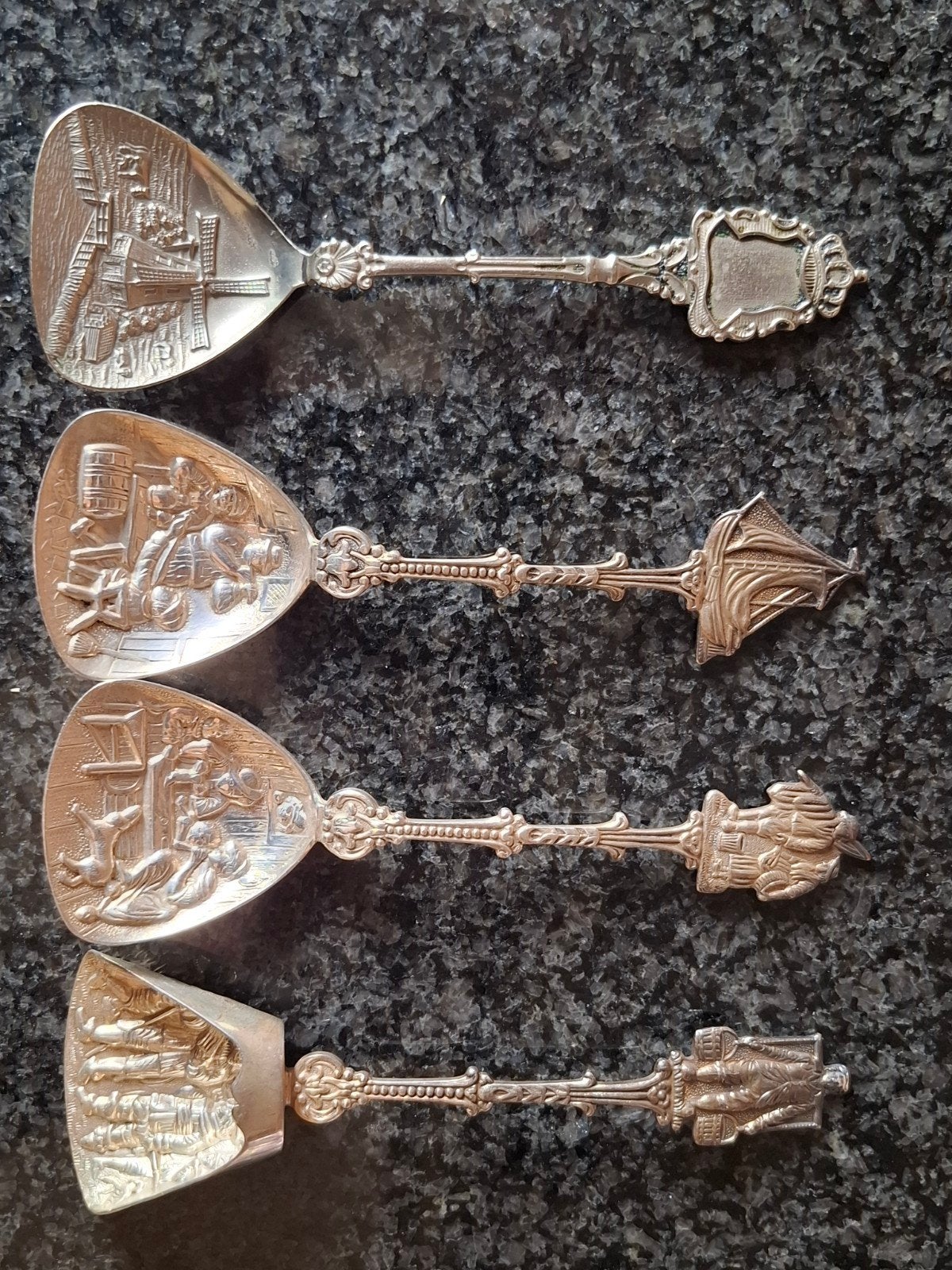 Drie verzilverde suikerschepjes en 1 zilverkleurige, Ophalen of Verzenden
