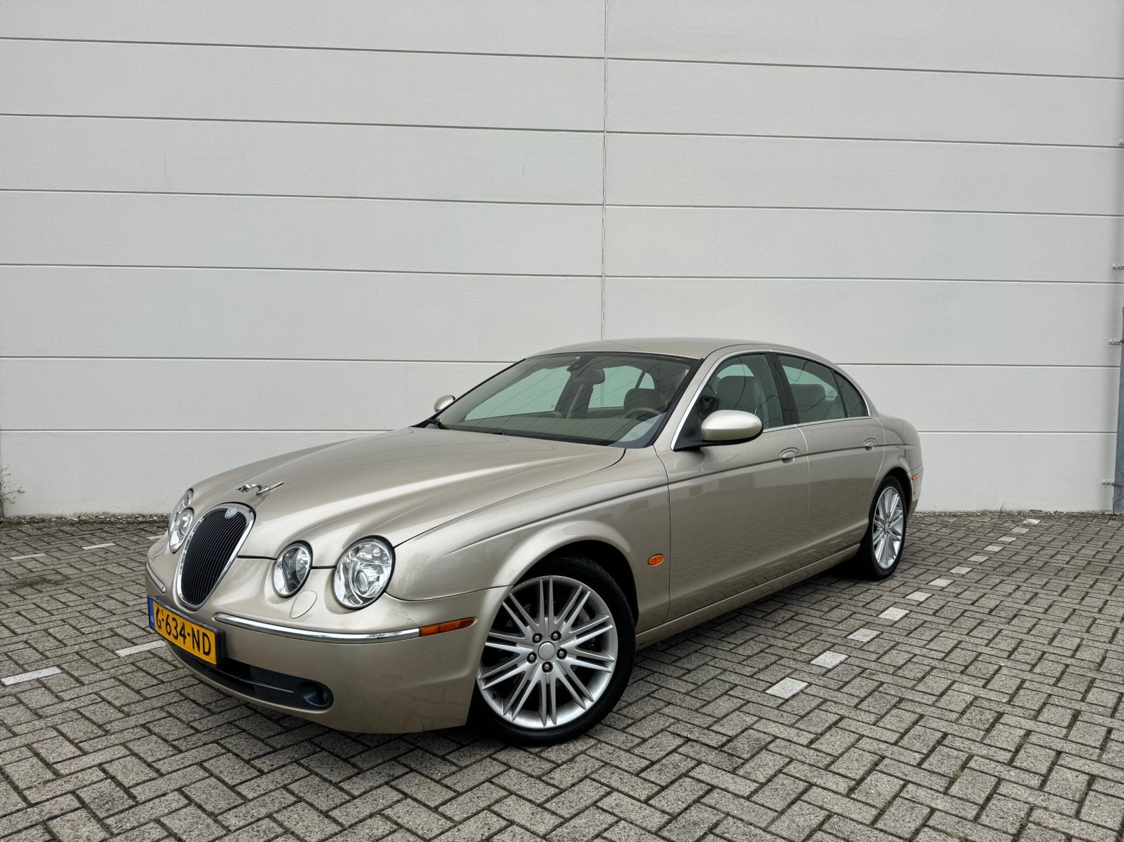 Jaguar S-Type 2.7 D V6 Sport AUT 2004/NETJES/FULL OPTION/, Auto's, Dealer onderhouden, Achterwielaandrijving, Beige, 197 €/maand