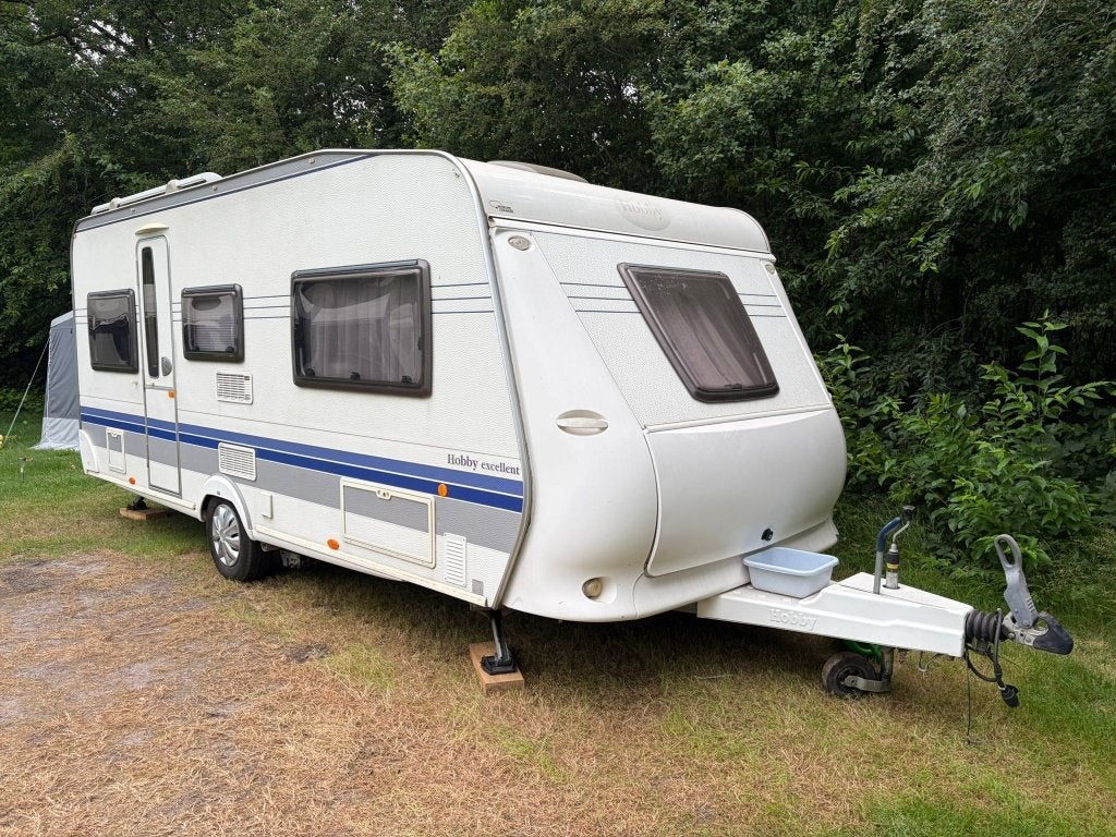 Hobby 495 UL (2007/2008) met mover en complete voortent, 2 aparte bedden, Rondzit, Hobby, Particulier