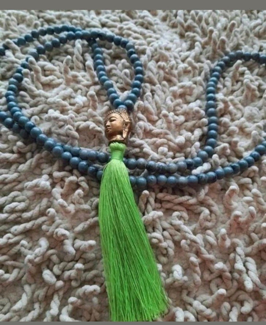 Leuke rafblauwe kralenketting met boeddha en groene kwast, Sieraden, Tassen en Uiterlijk, Nieuw, Overige materialen, Met hanger