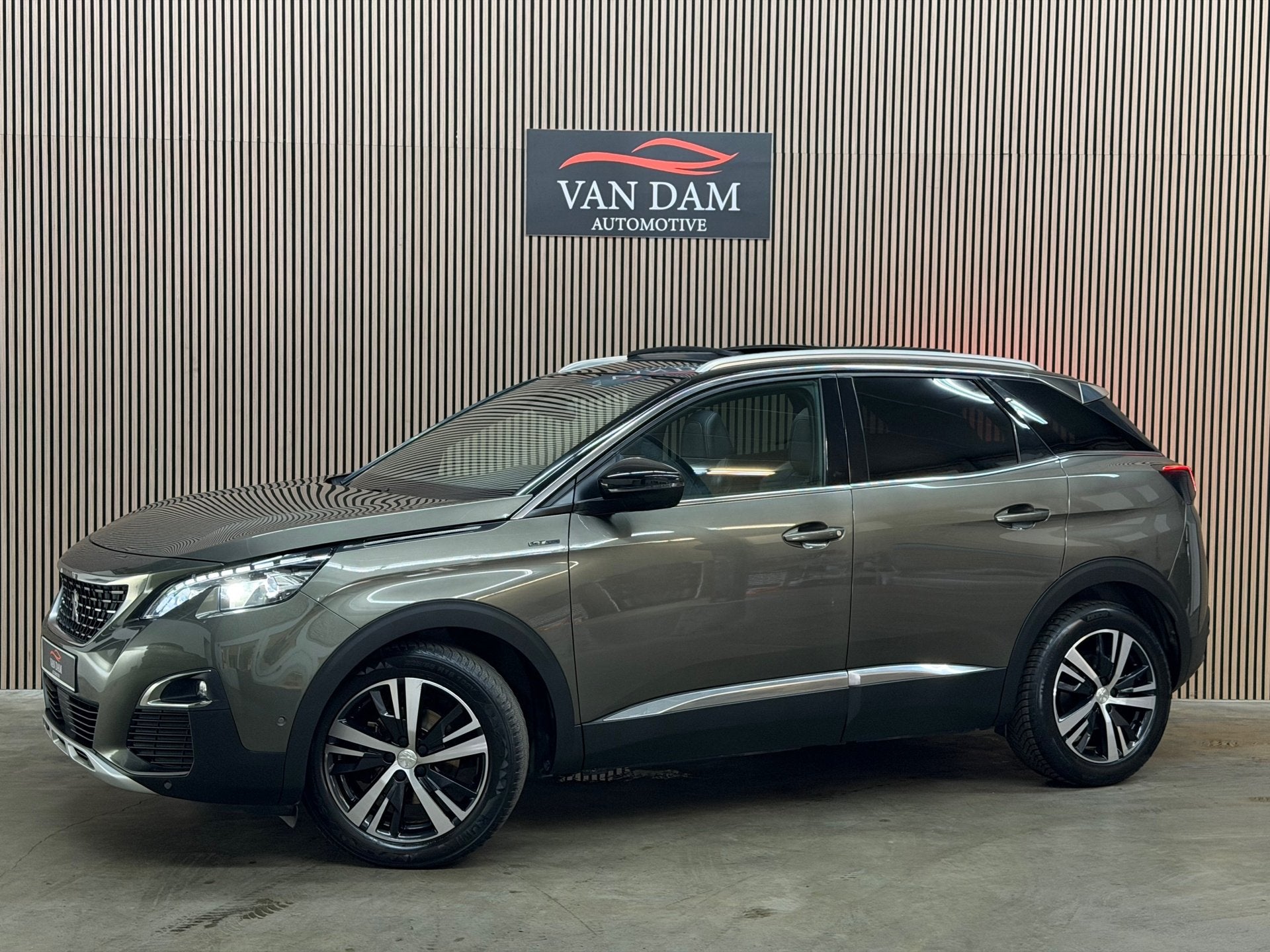 Peugeot 3008 1.2 PureTech GT Line 2019 LED PANO CRUISE CAR-P, Gebruikt, 1199 cc, Leder en Stof, Bedrijf
