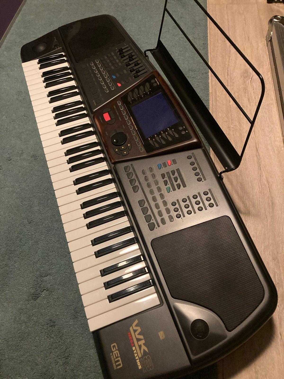 GEM WK8 Megastation World Keyboard met standaard, Muziek en Instrumenten, Ophalen, Gem, Met standaard, 61 toetsen