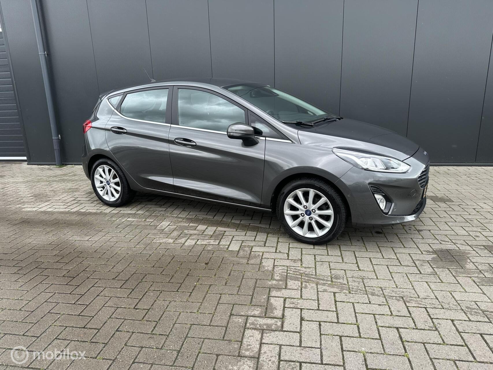 Ford Fiesta 1.0 EcoBoost Titanium I Trekhaak I Stoelverwarmi, Auto's, Voorwielaandrijving, Gebruikt, Euro 6, 580 kg