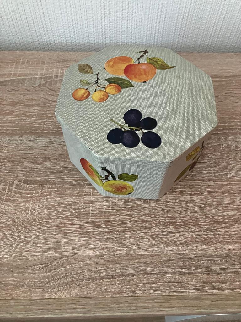 Vintage Koektrommel met Afbeeldingen van Fruit, Verzamelen, Blikken, Ophalen of Verzenden, Gebruikt, Koek(jes)