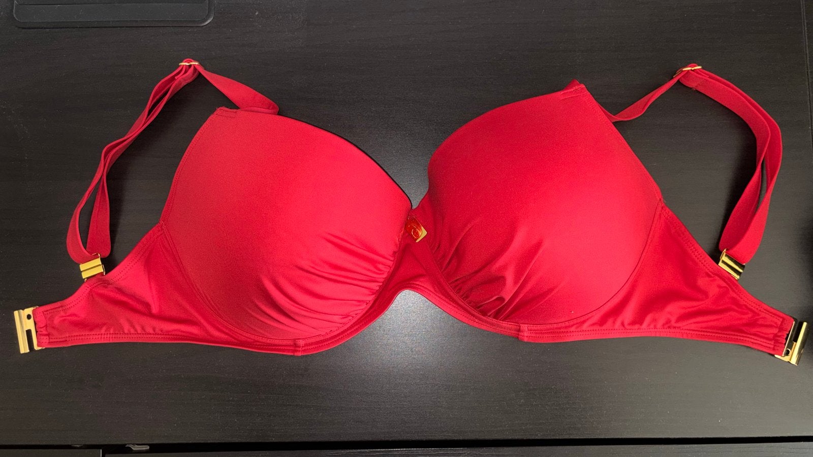 Rode bikinitop met gouden details 85G, Ophalen of Verzenden, Zo goed als nieuw, Rood, Bikini