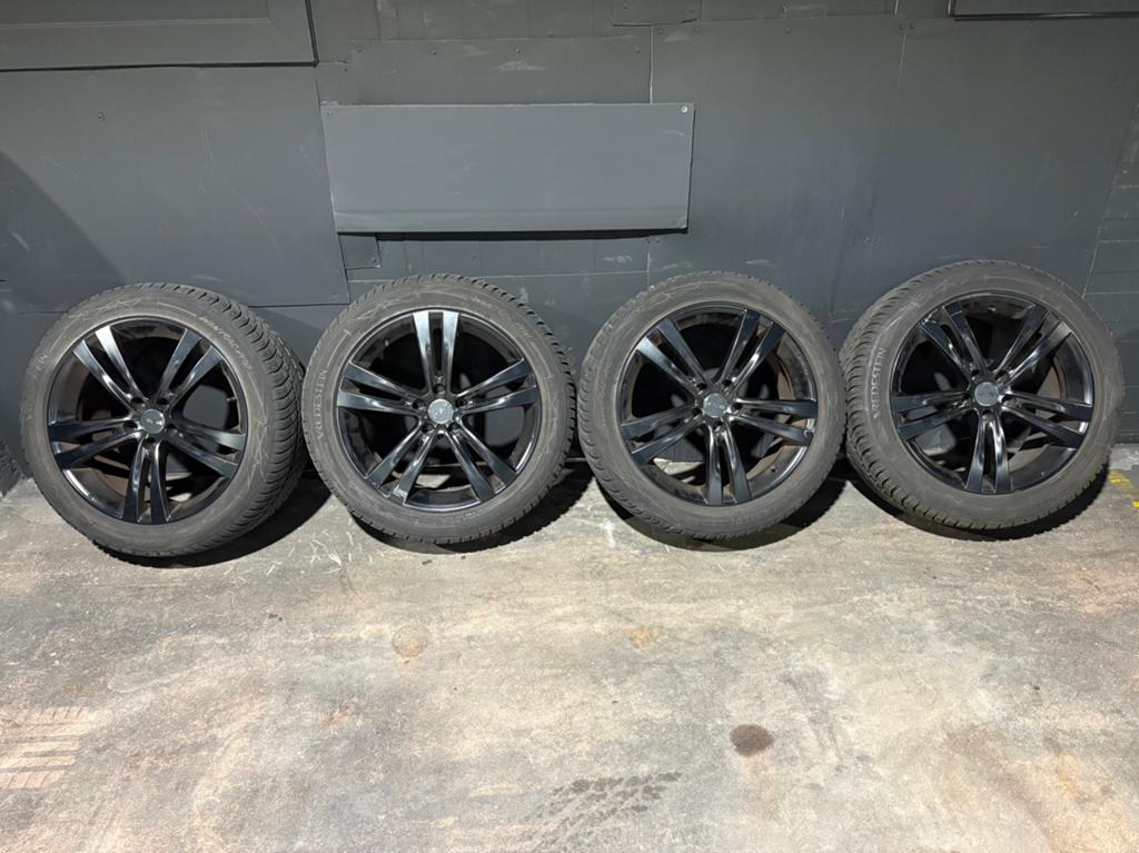 Velgen en winterbanden 225x45x18. 7,4 mm profiel, Ophalen, 16 inch, Winterbanden, Velg(en)