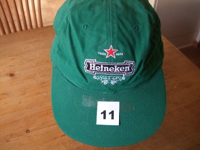 Heineken pet (nr.11), Ophalen of Verzenden, Zo goed als nieuw, Kleding, Heineken