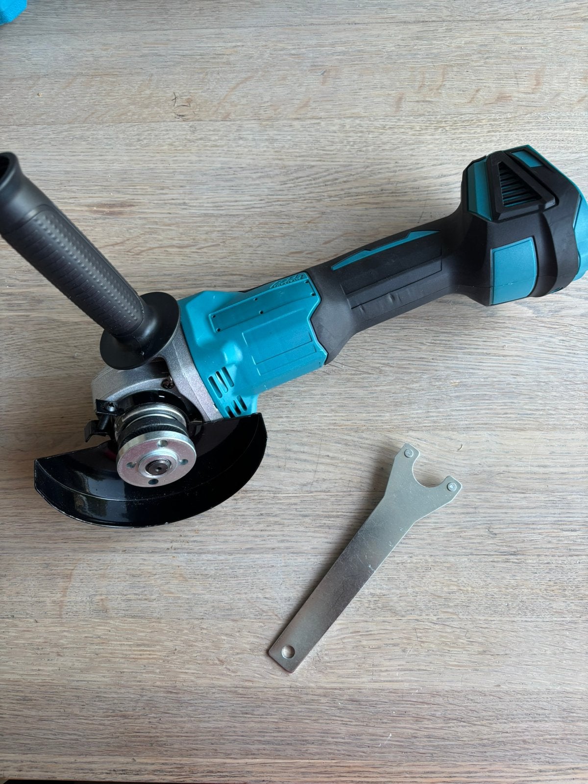 Haakse slijper 125 mm zonder accu kan op  makita accu, Doe-het-zelf en Verbouw, Gereedschap | Slijpmachines, Ophalen, Nieuw, 700 tot 1000 watt