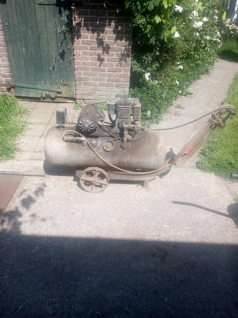 compressor, Doe-het-zelf en Verbouw, Compressors, 25 tot 100 liter, Ophalen, Gebruikt, Minder dan 200 liter/min