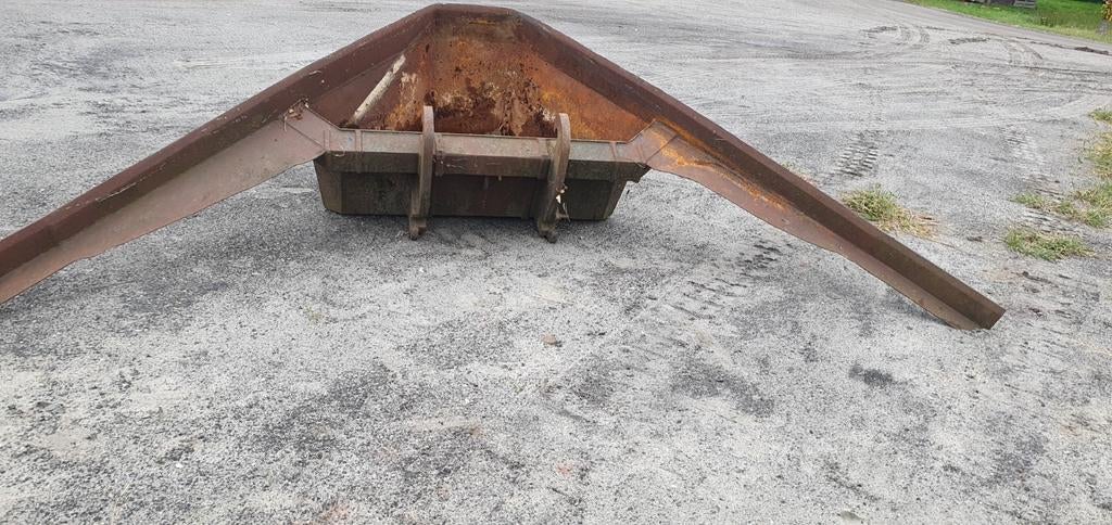 Vleugelbak slotenbak taludbak, Ophalen, Graafmachine
