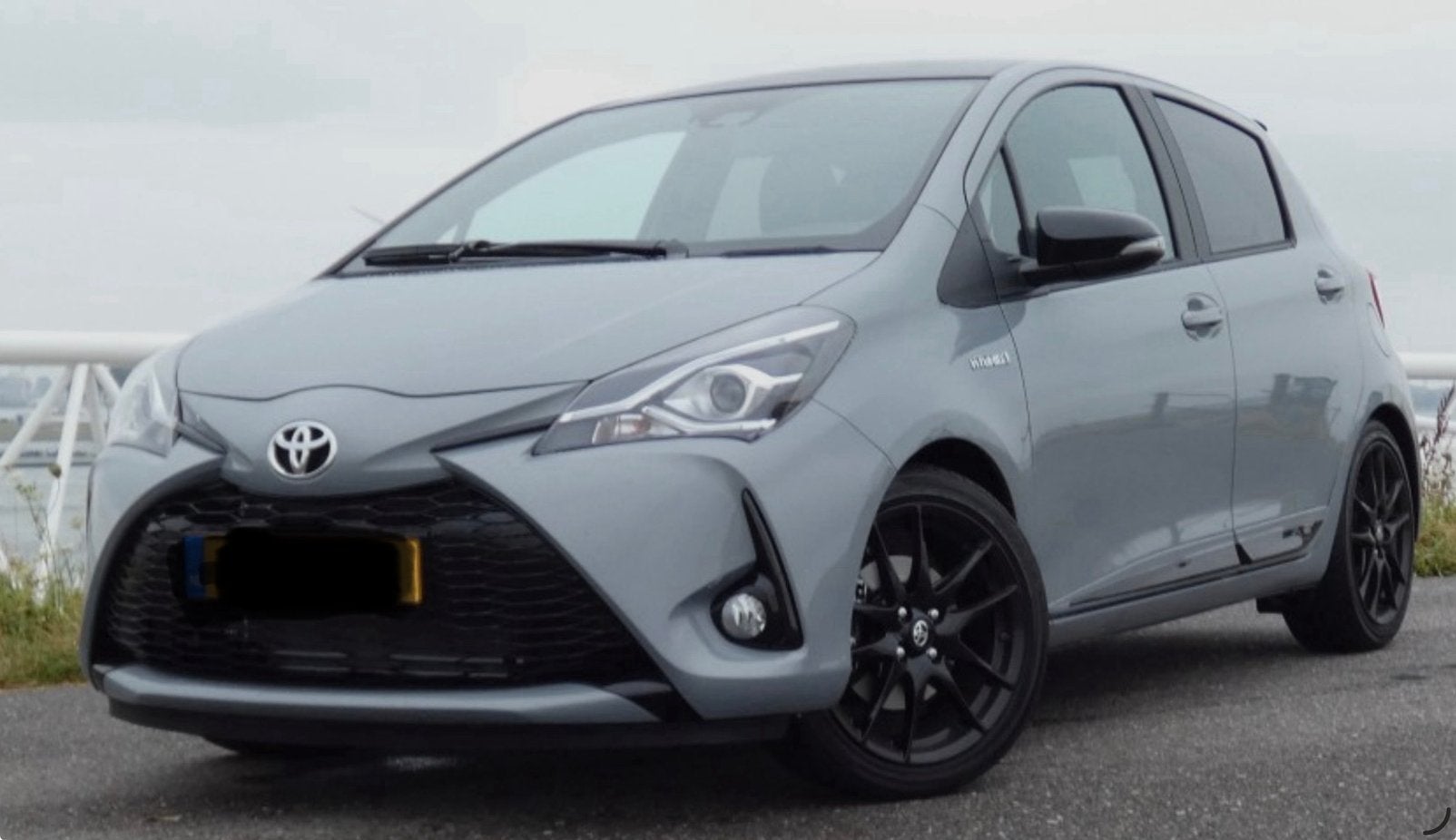 Toyota Yaris GR sport uitvoering 1.5 Full hybrid 75000 km, Auto's, 1497 cc, 40 €/maand, Zwart, 4 cilinders