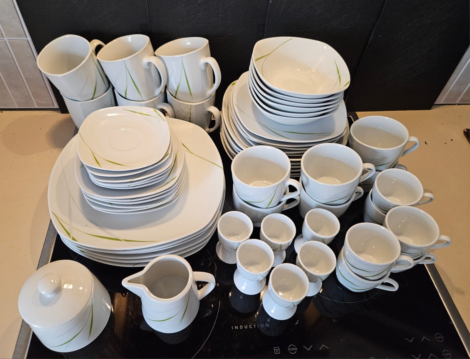 61 delig Porseleinen ontbijt- en diner servies voor 6 person, Ophalen