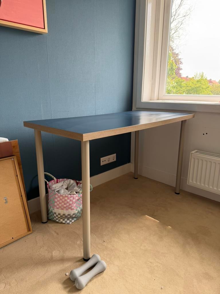 Ikea linmonn / adils bureau donkerblauw en beige poten, Ophalen, Zo goed als nieuw