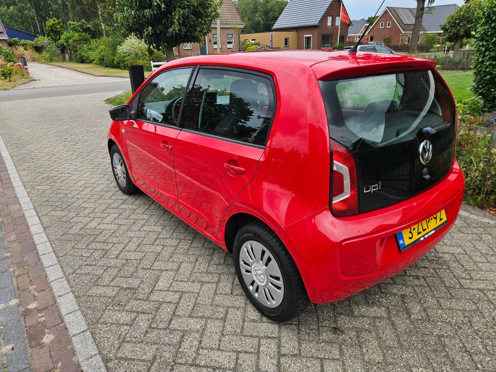 Volkswagen up! 1.0 44KW 2012 Rood met nieuwe apk!, Voorwielaandrijving, 4 stoelen, Bedrijf, Handgeschakeld