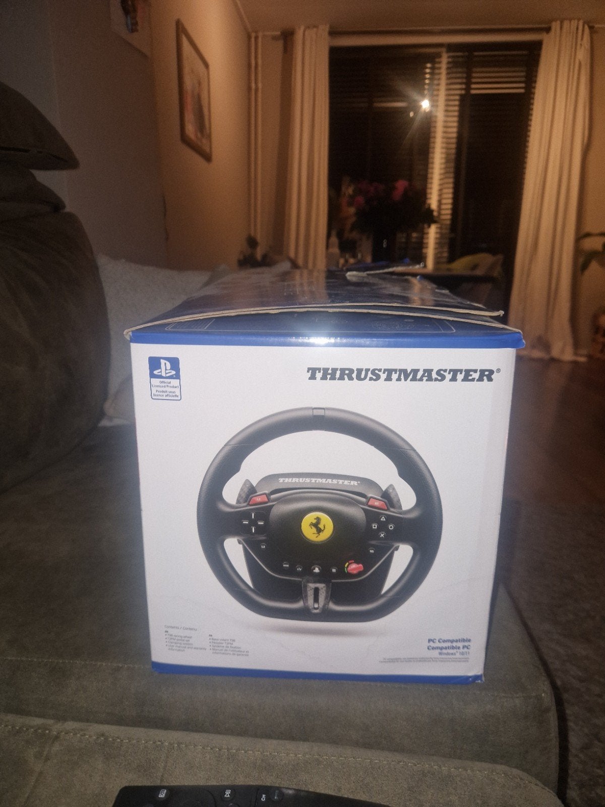 Thrustmaster T98 Ferrari 296 GTB Racestuur met Pedalen, Racestuur, Zo goed als nieuw, Thrustmaster, PlayStation